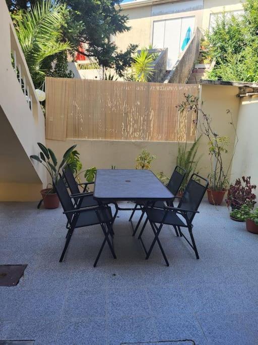 Roomy & Patio - 2 Bedroom Flat Porto Exterior foto